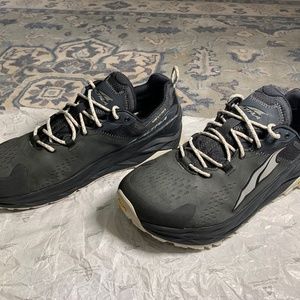 Mens Altra Olympus 5 gortex size 11.5